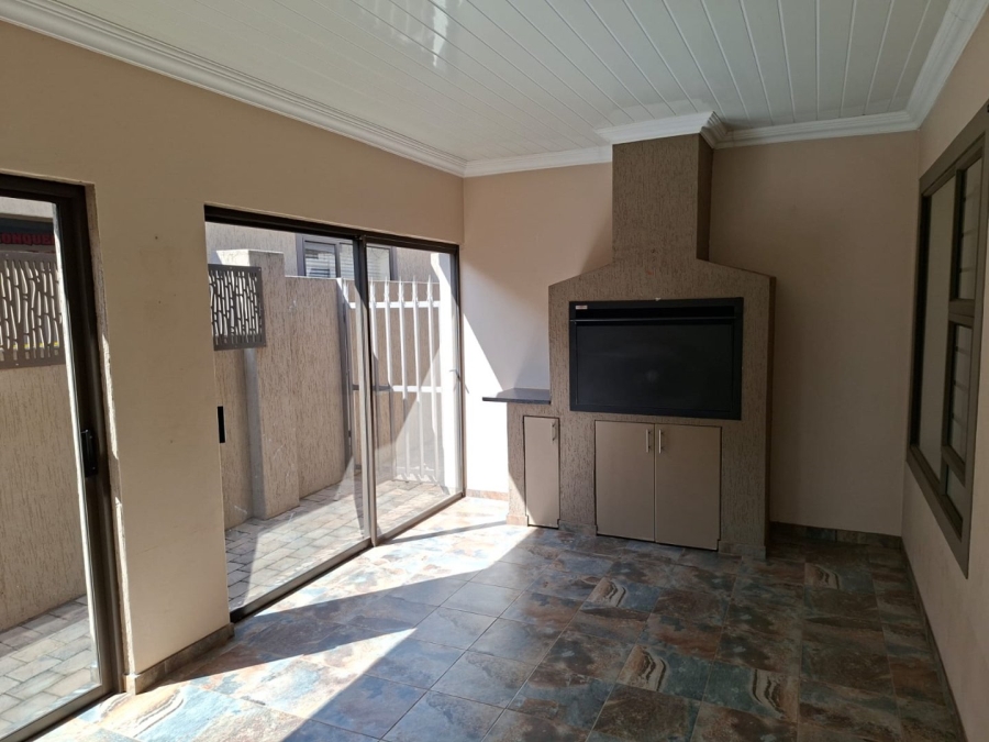 To Let 2 Bedroom Property for Rent in Wilkoppies North West